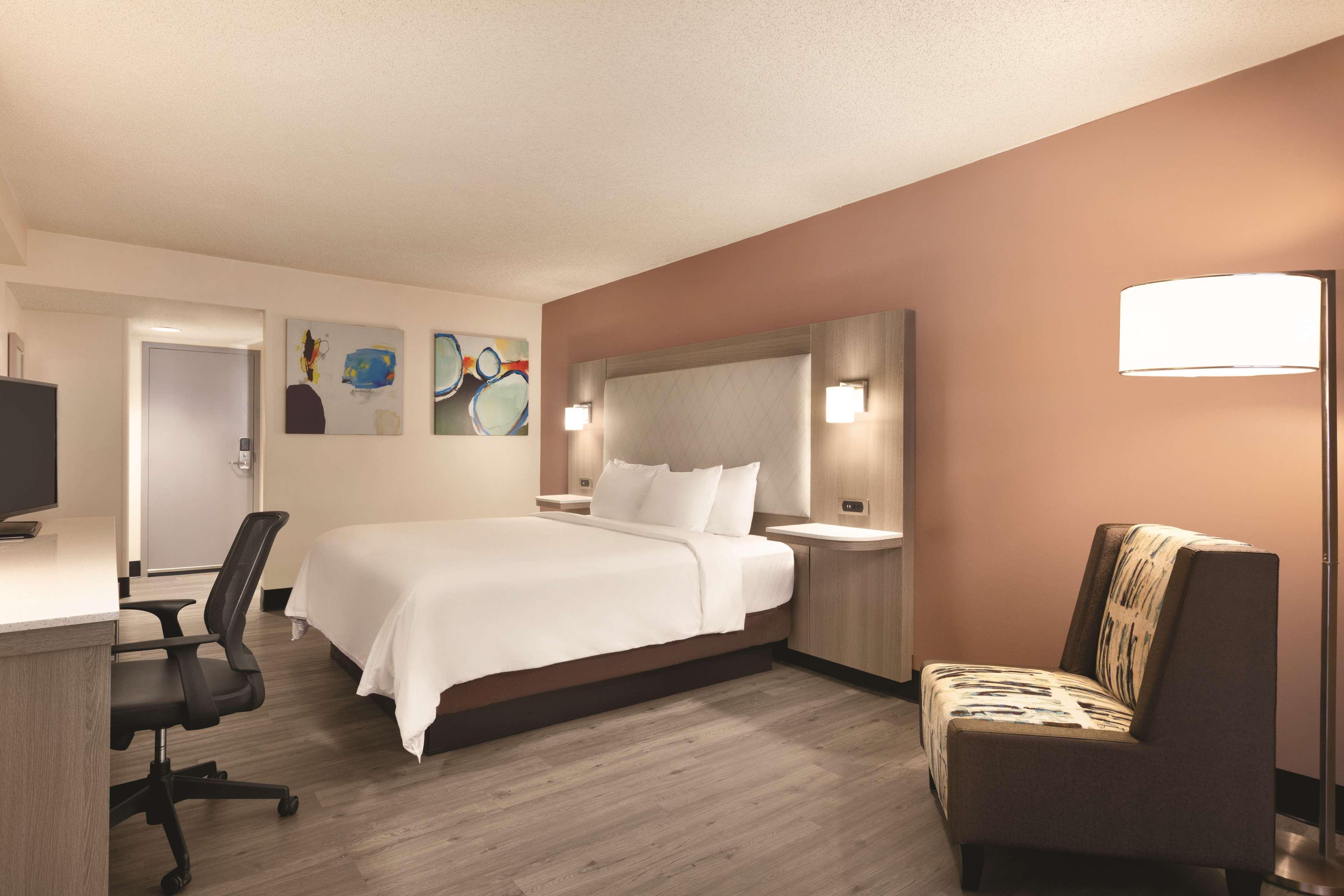 Radisson Hotel Lenexa Overland Park Bagian luar foto