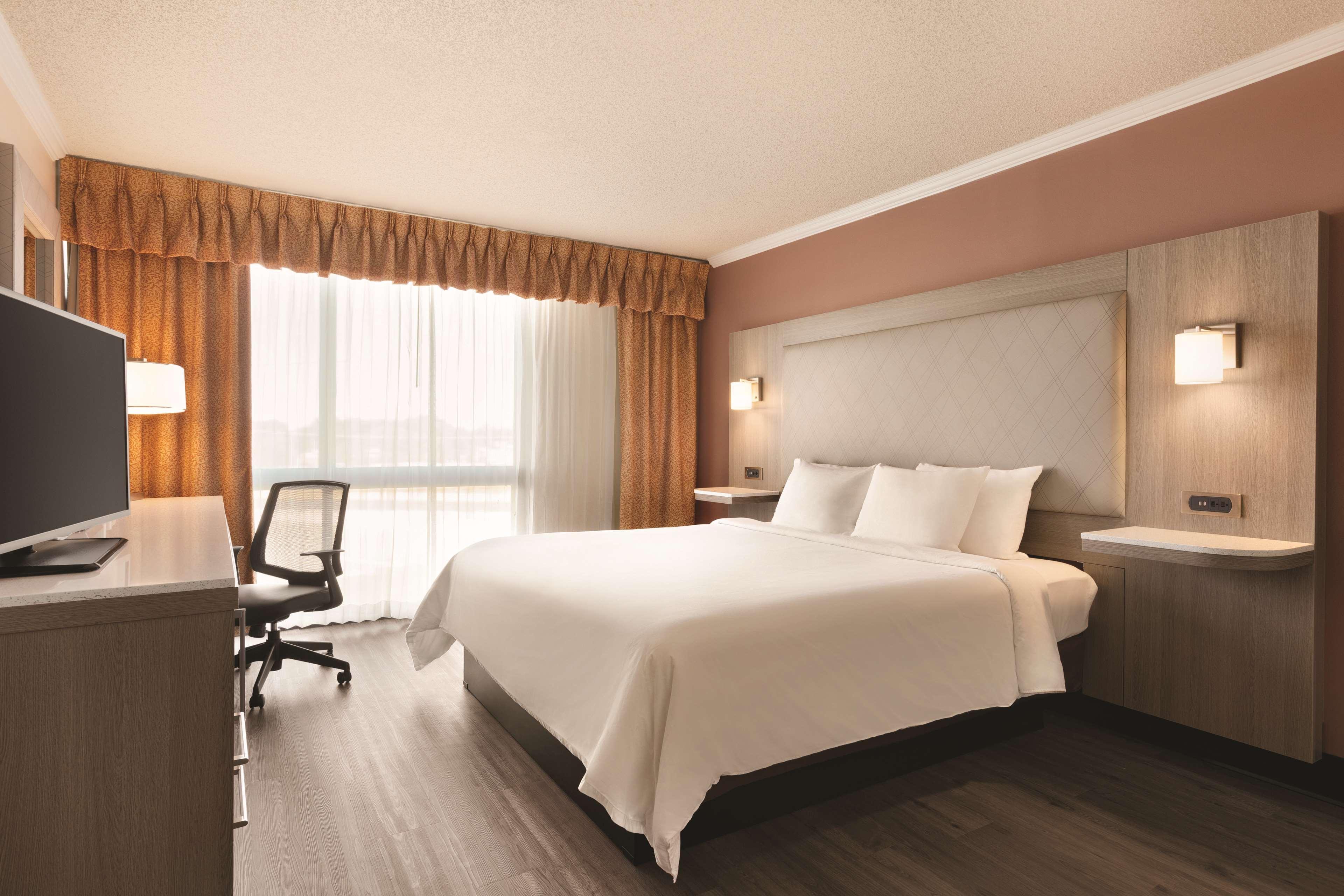 Radisson Hotel Lenexa Overland Park Bagian luar foto