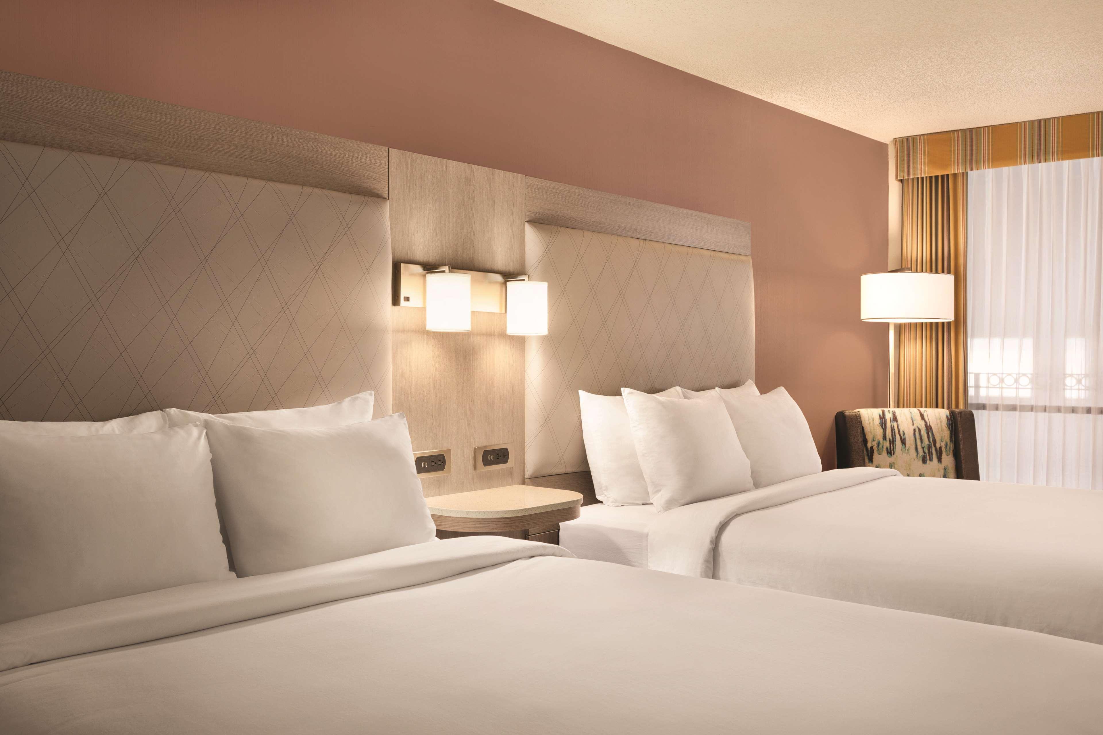 Radisson Hotel Lenexa Overland Park Bagian luar foto