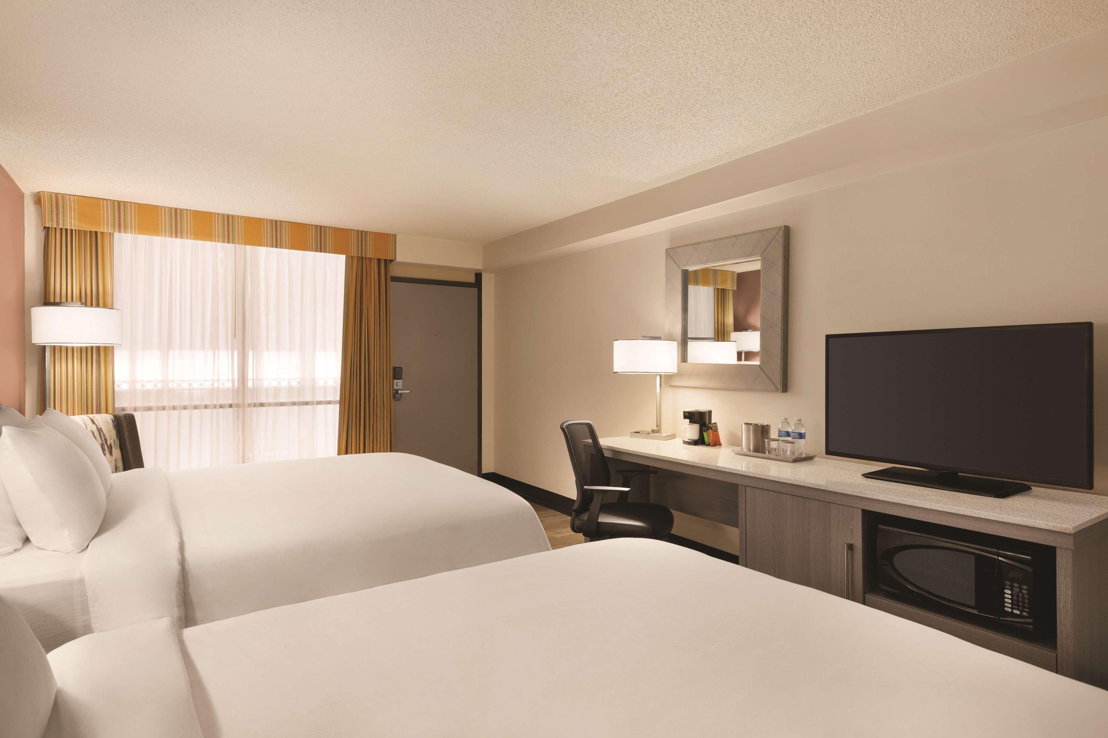 Radisson Hotel Lenexa Overland Park Bagian luar foto