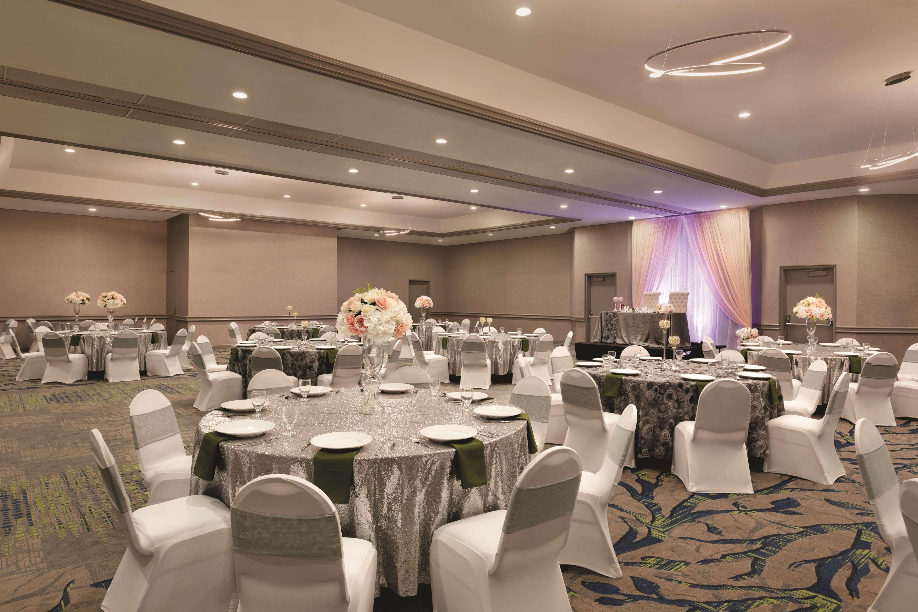 Radisson Hotel Lenexa Overland Park Bagian luar foto