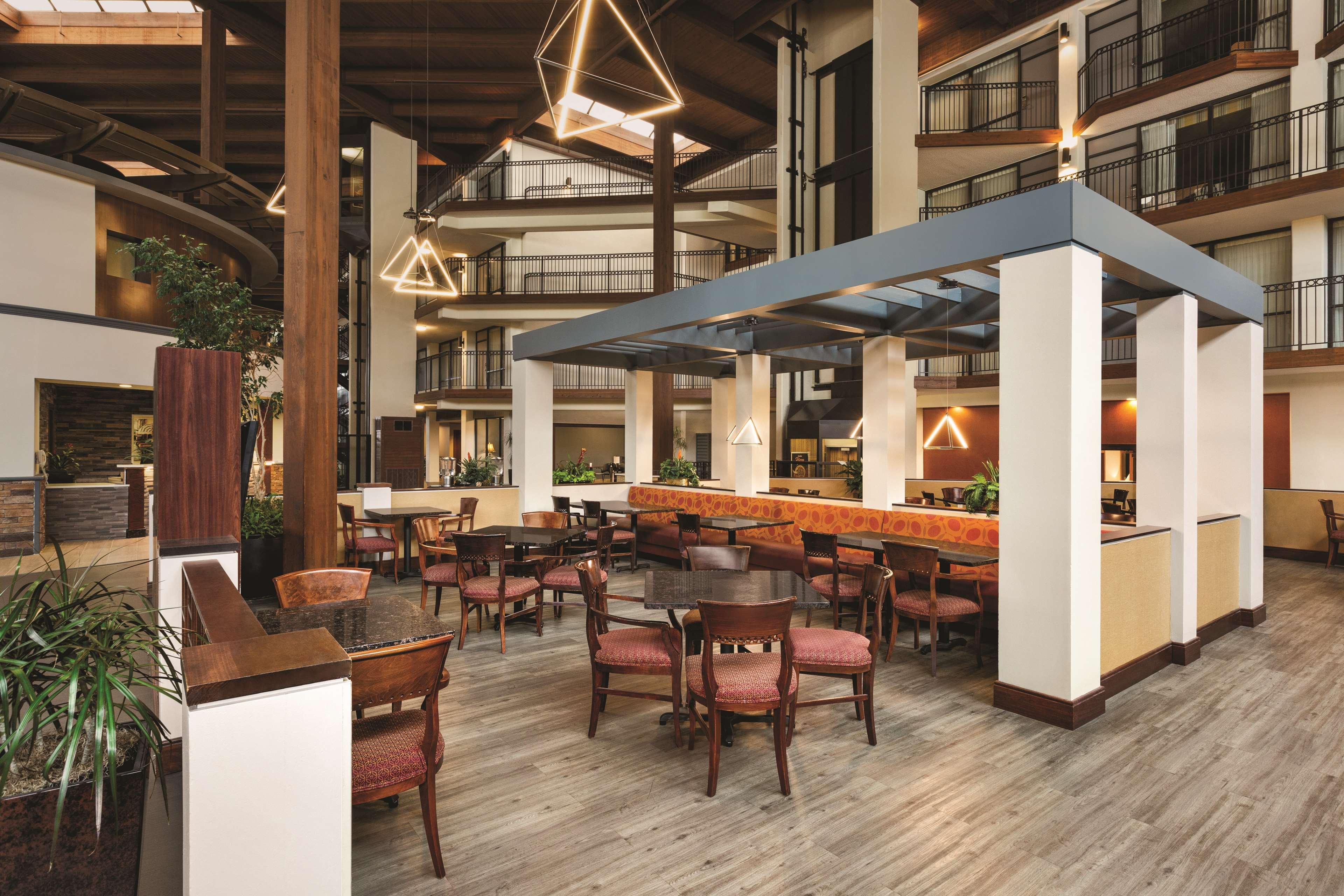 Radisson Hotel Lenexa Overland Park Bagian luar foto