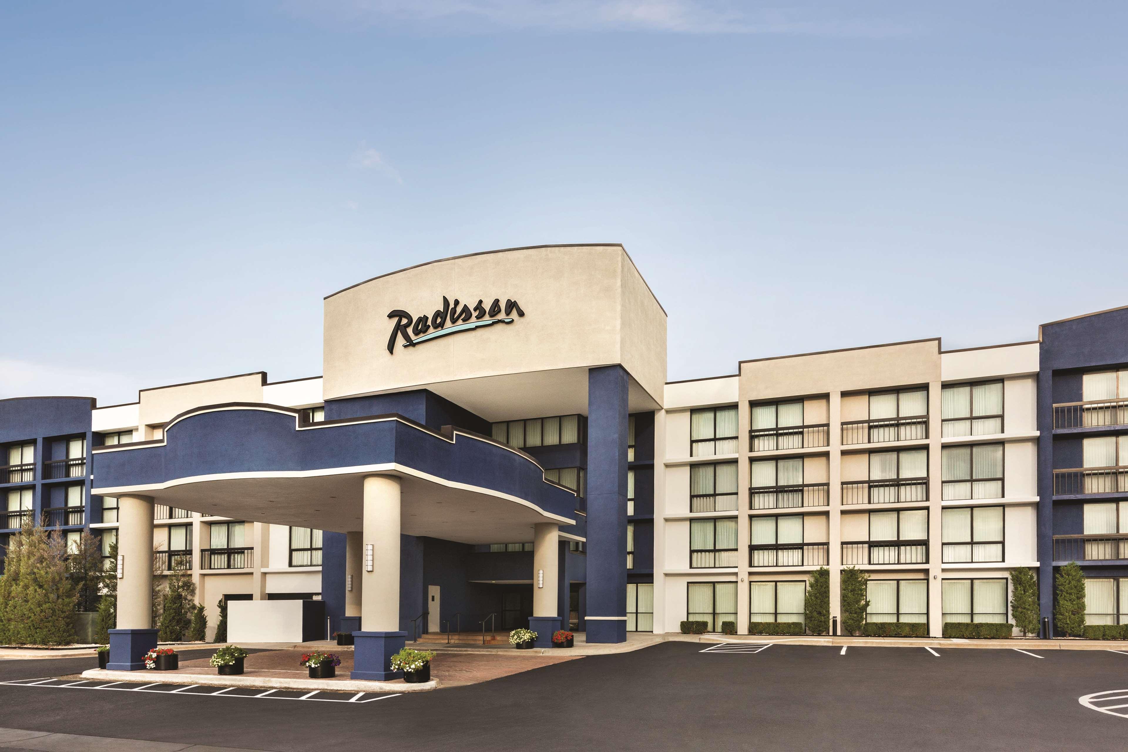 Radisson Hotel Lenexa Overland Park Bagian luar foto