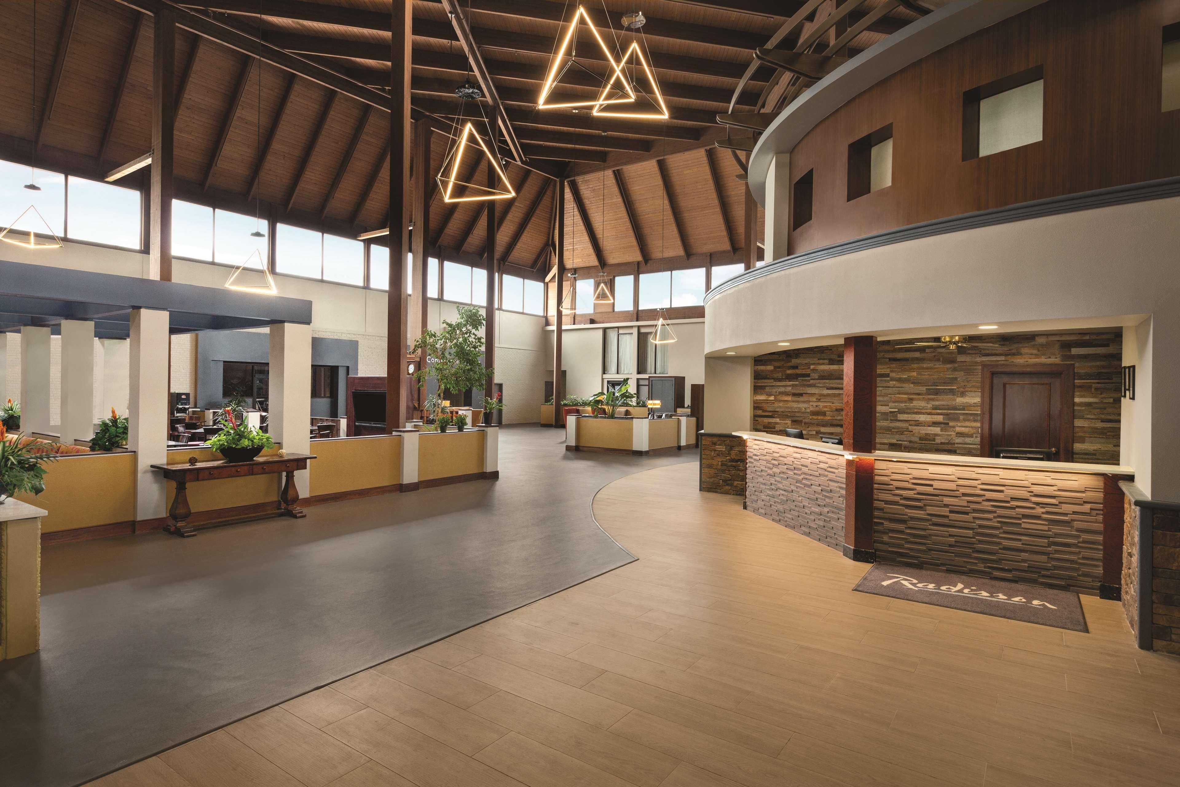 Radisson Hotel Lenexa Overland Park Bagian luar foto