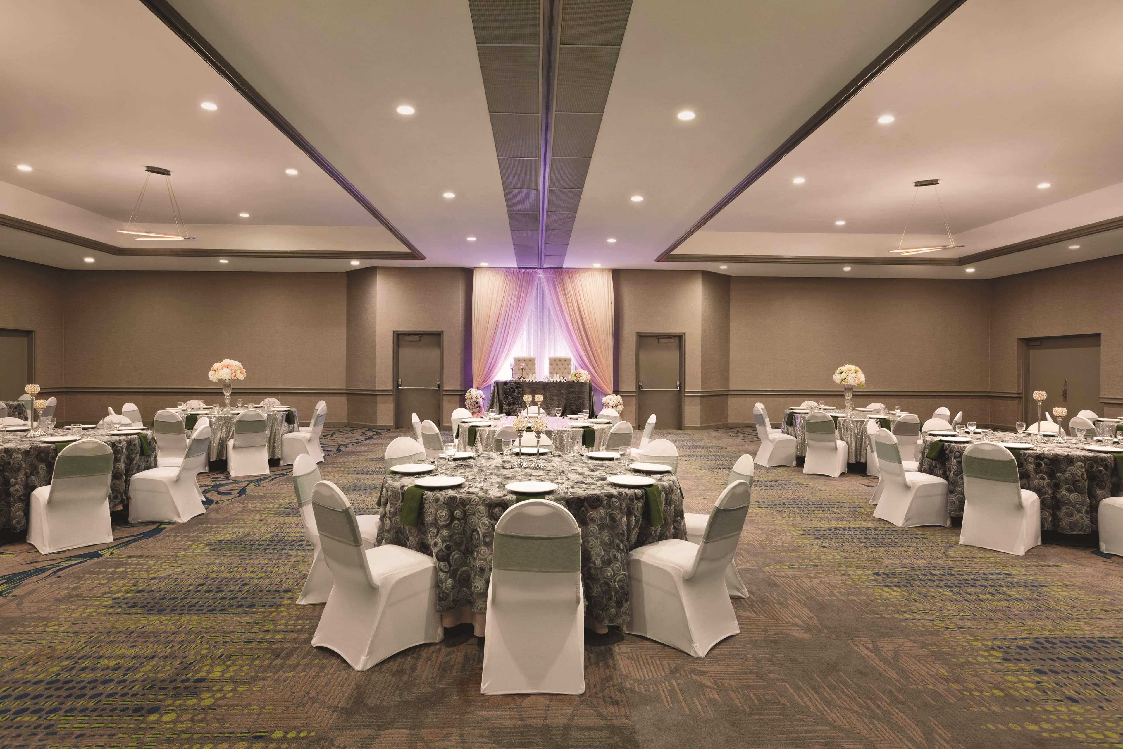 Radisson Hotel Lenexa Overland Park Bagian luar foto