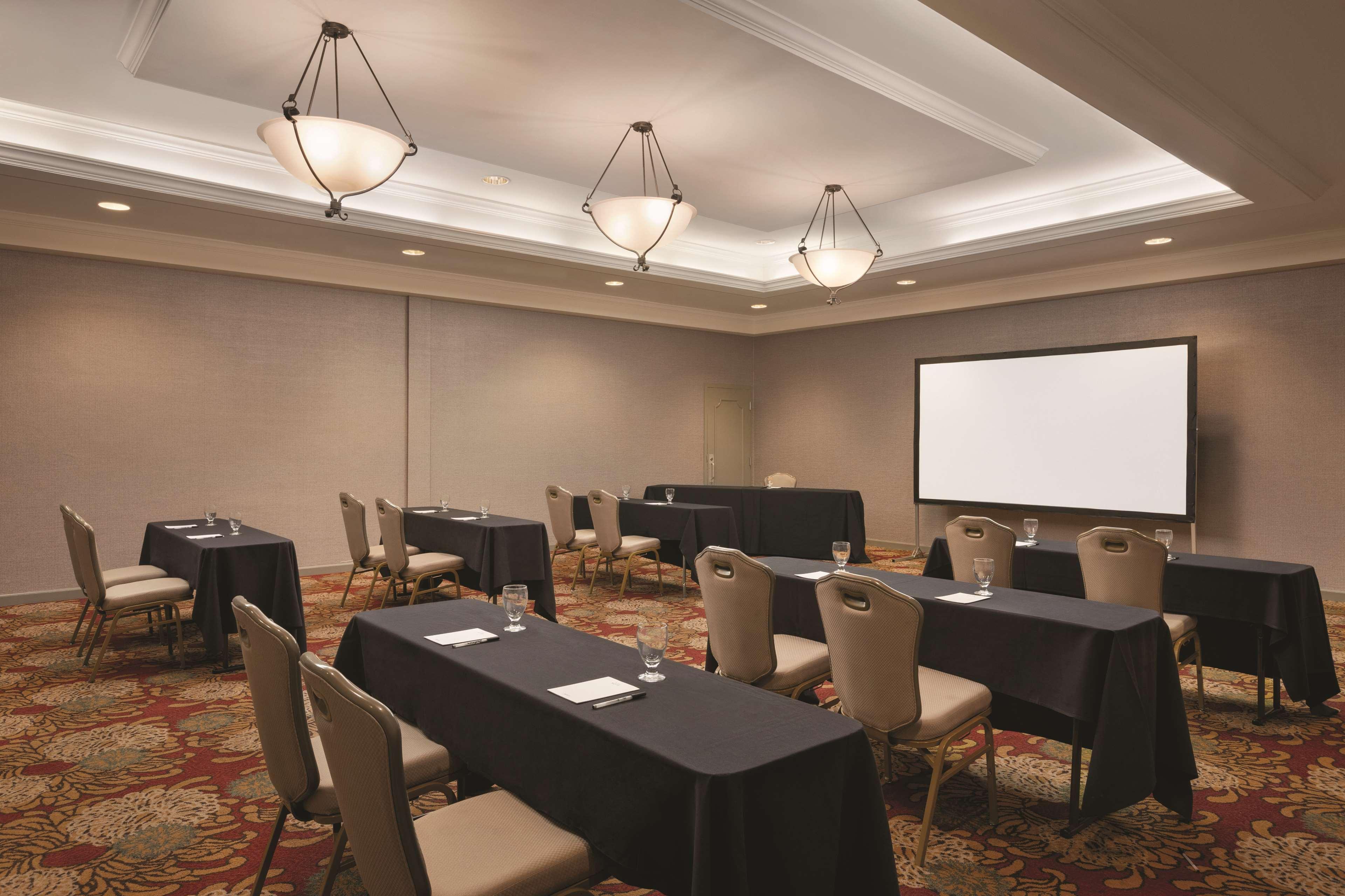 Radisson Hotel Lenexa Overland Park Bagian luar foto