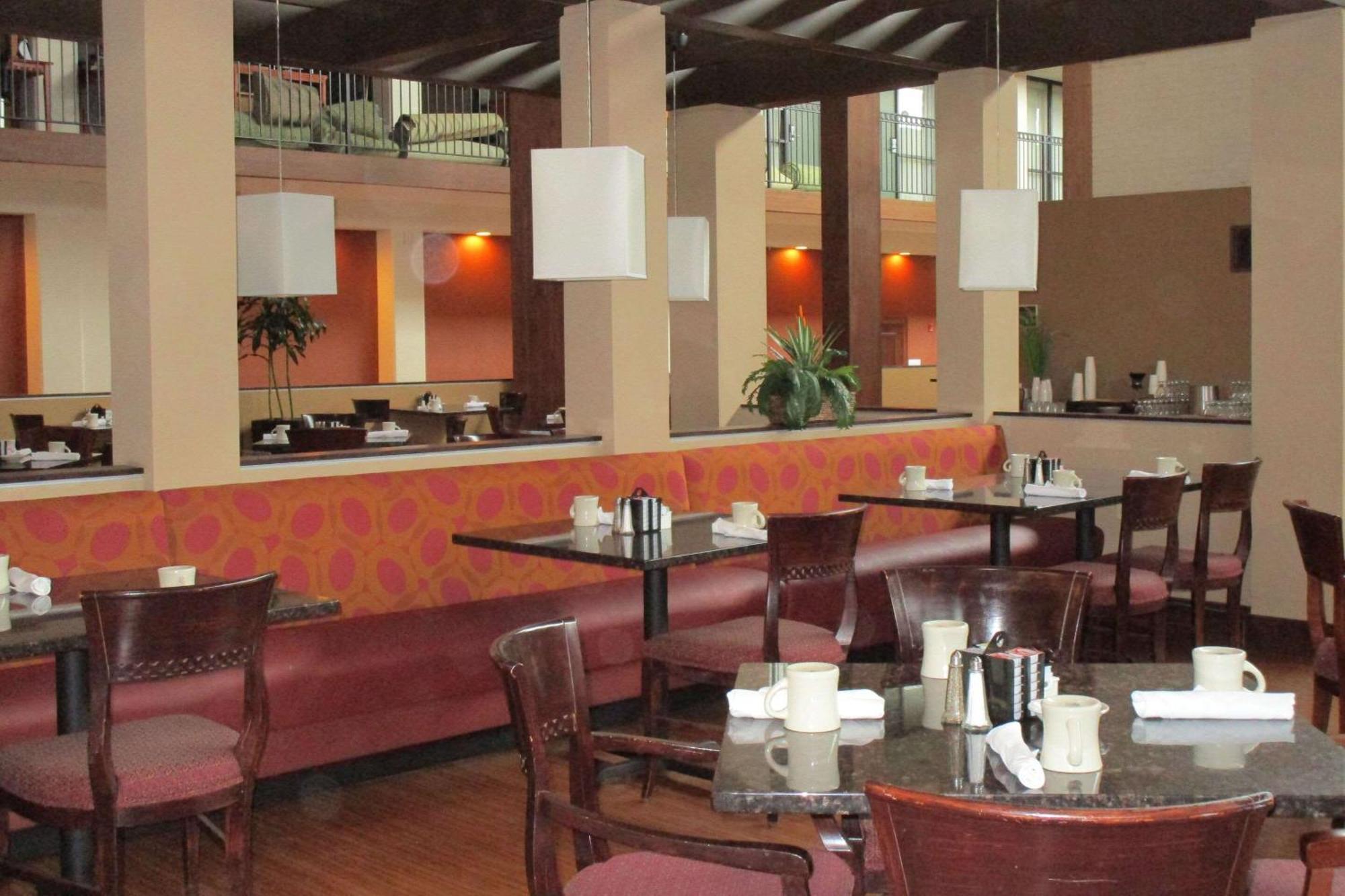 Radisson Hotel Lenexa Overland Park Bagian luar foto