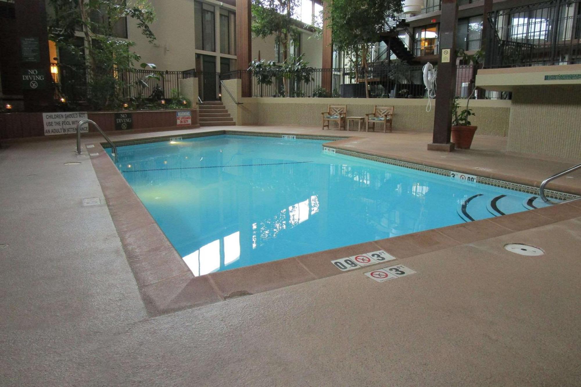 Radisson Hotel Lenexa Overland Park Bagian luar foto