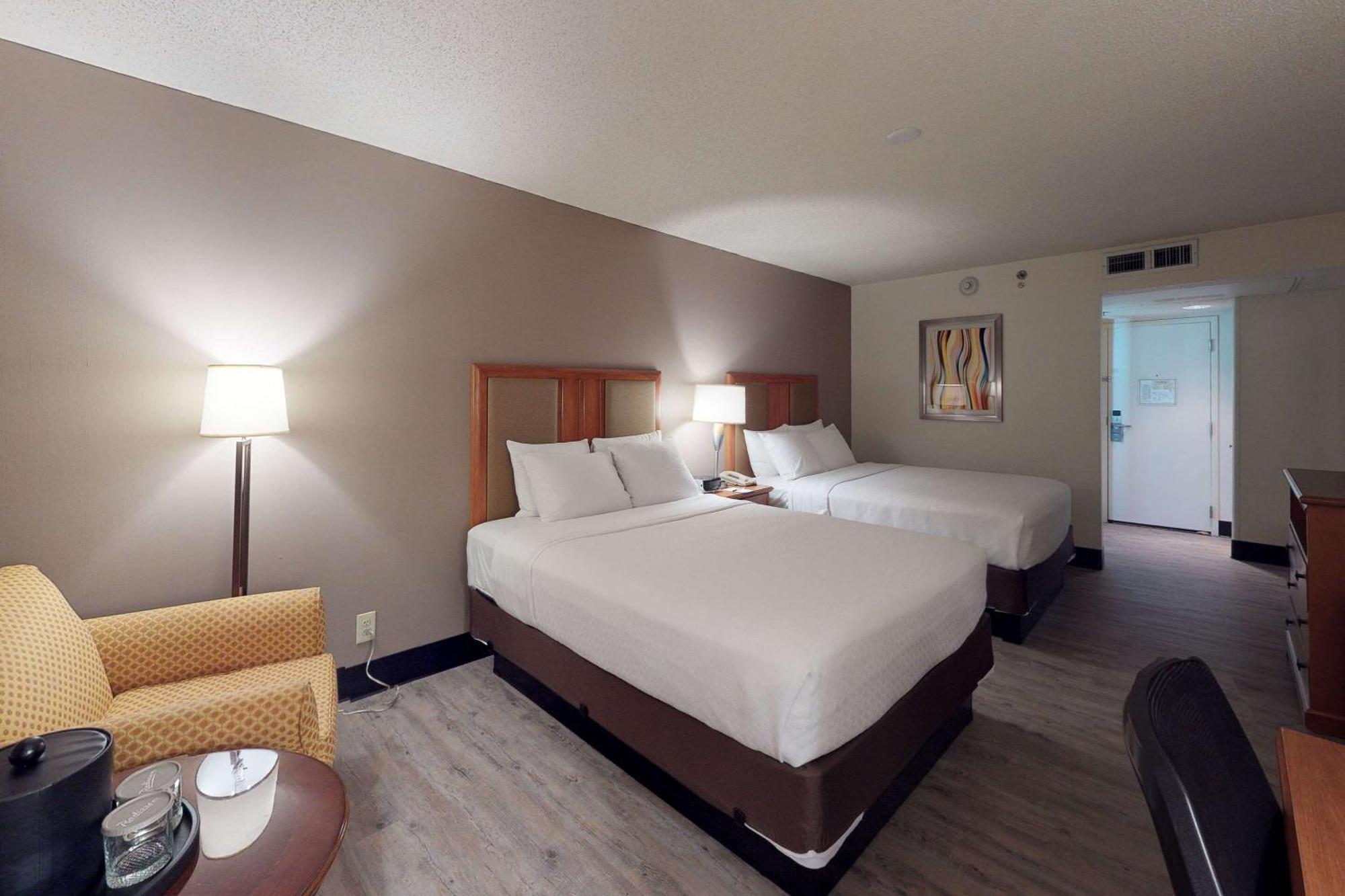 Radisson Hotel Lenexa Overland Park Bagian luar foto
