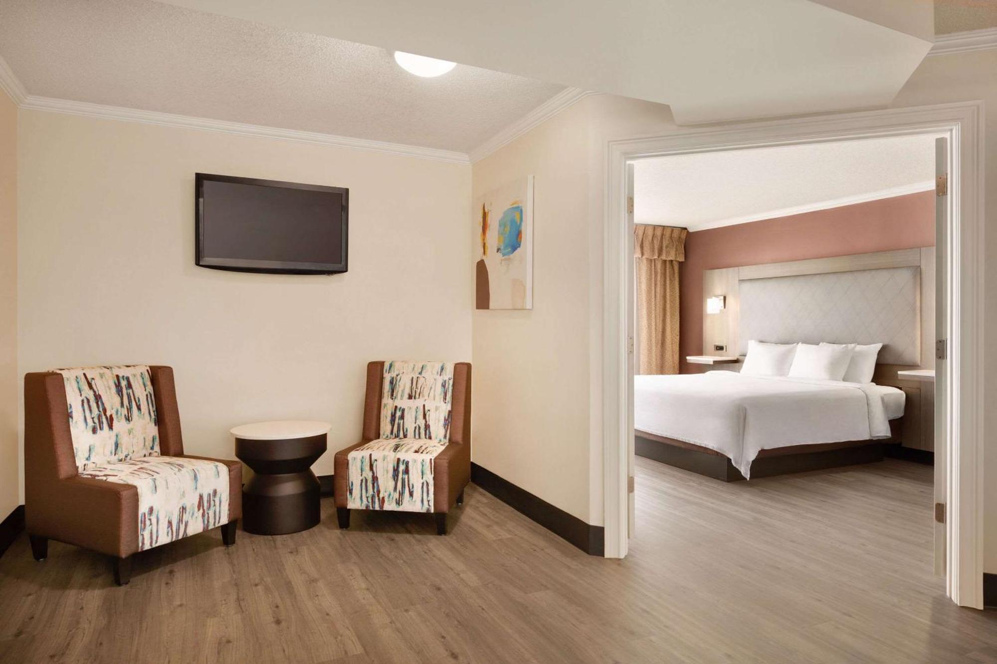 Radisson Hotel Lenexa Overland Park Bagian luar foto