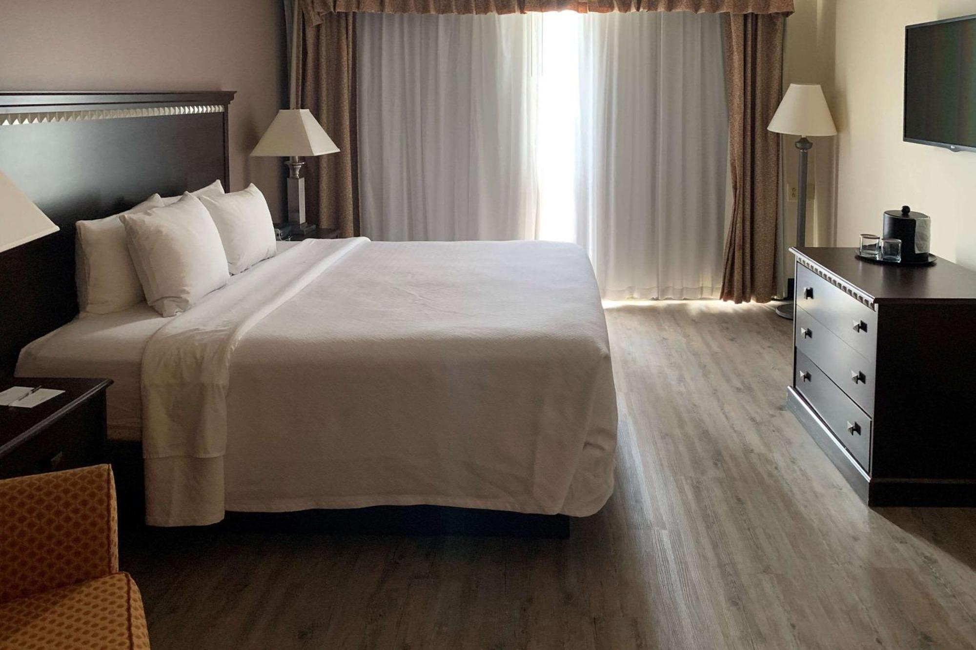 Radisson Hotel Lenexa Overland Park Bagian luar foto