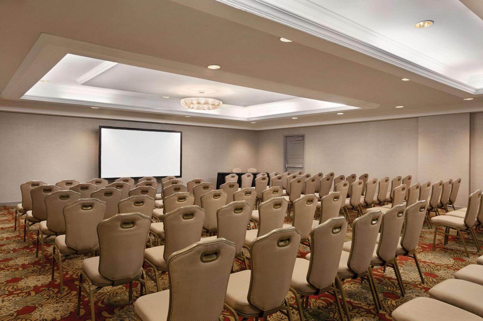 Radisson Hotel Lenexa Overland Park Bagian luar foto