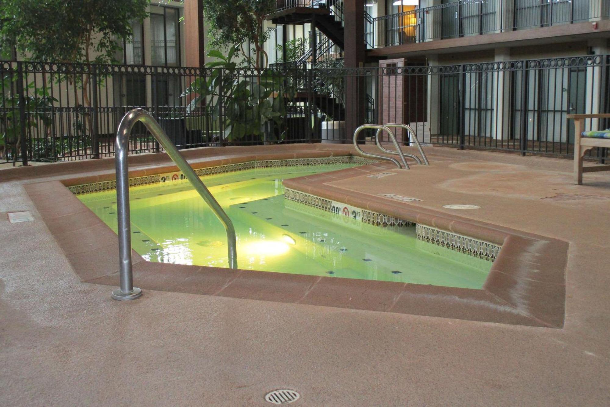 Radisson Hotel Lenexa Overland Park Bagian luar foto