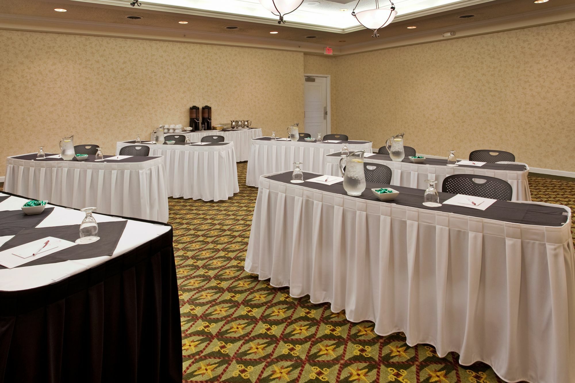 Radisson Hotel Lenexa Overland Park Bagian luar foto