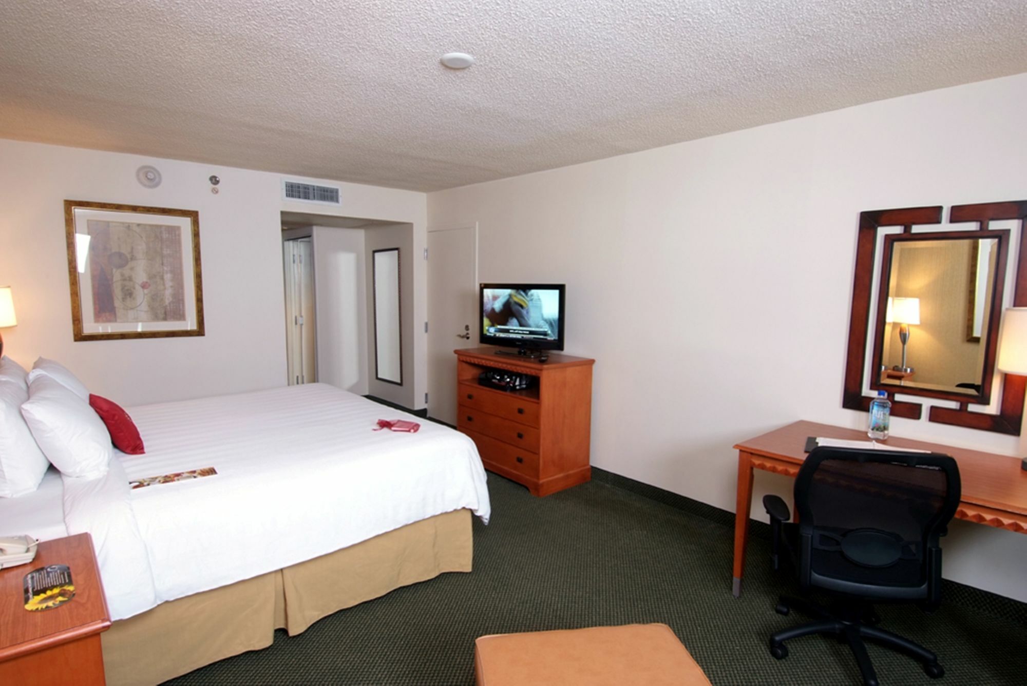 Radisson Hotel Lenexa Overland Park Bagian luar foto