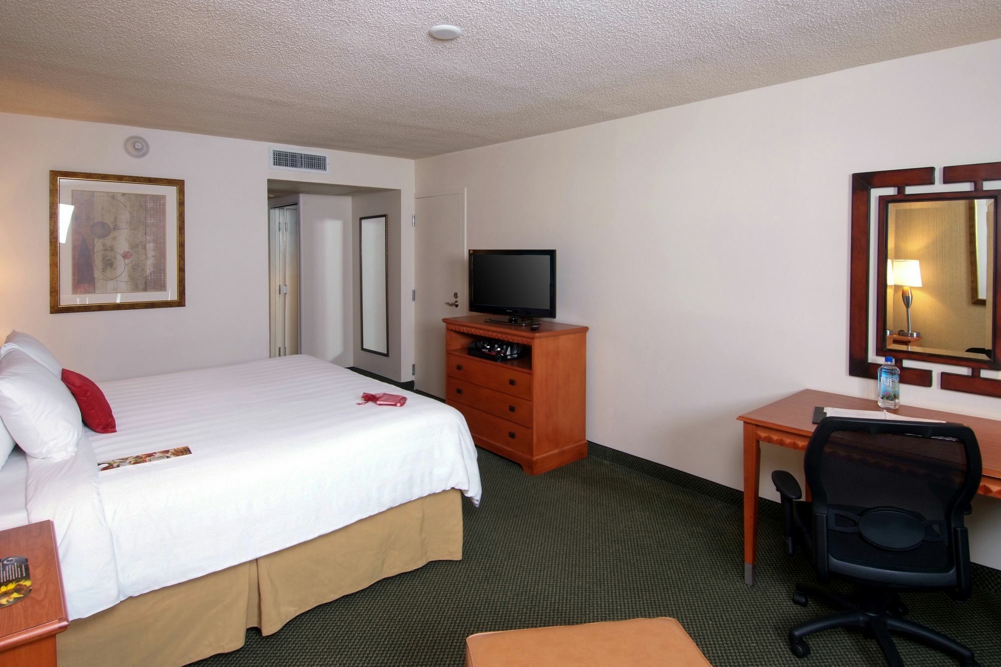 Radisson Hotel Lenexa Overland Park Bagian luar foto